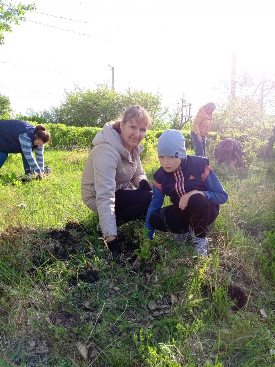 Сотрудники МФЦ с. Шира приняли участие в ежегодной акции «Сады связь поколений»