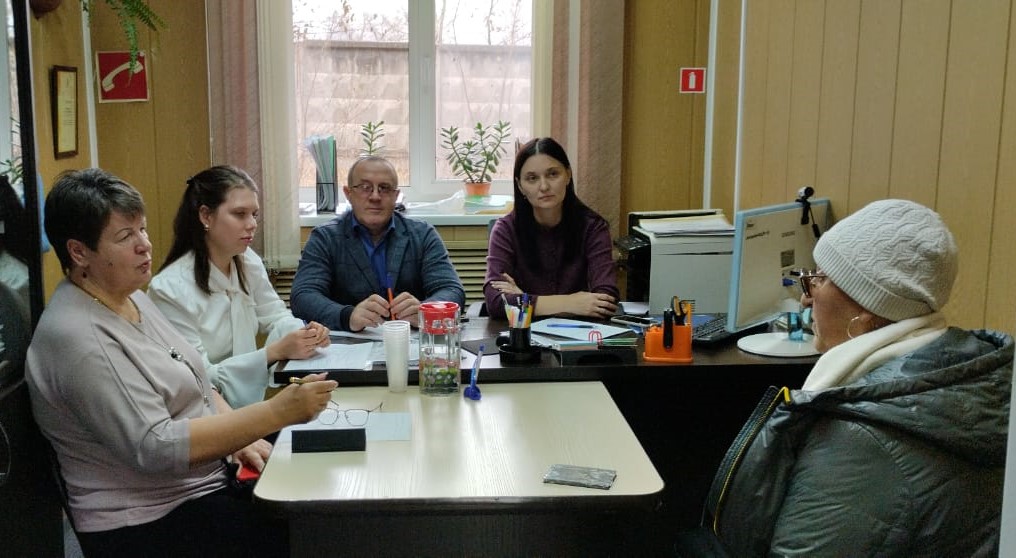 Специалисты Минюста провели прием граждан в центре «Мои документы» с. Боград