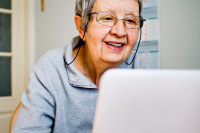 Пенсионеры в Хакасии могут получить электронное удостоверение через портал госуслуг